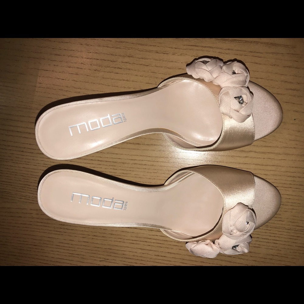 Spring time elegant sandal NEVER WORN